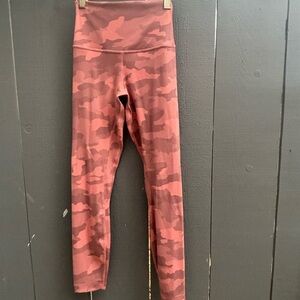 Lululemon Align High-Rise Pant 25"
Heritage 365 Camo Brier Rose Multi Size 2